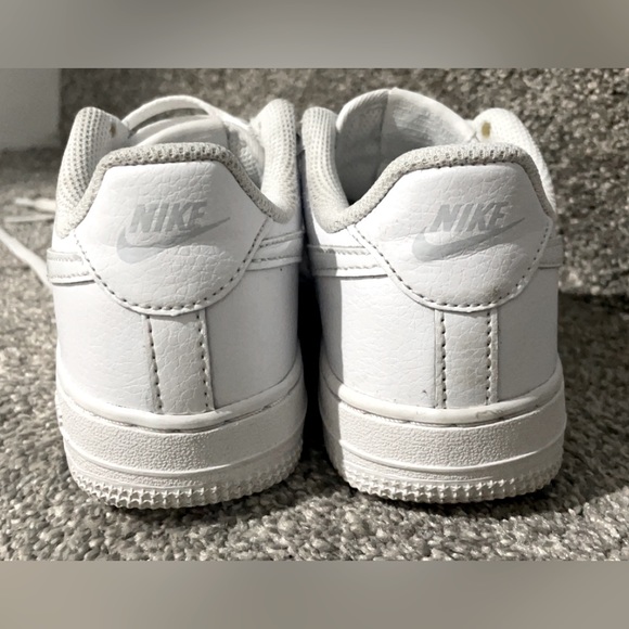 Nike Air Force LE-  younger kids. - Picture 1 of 7